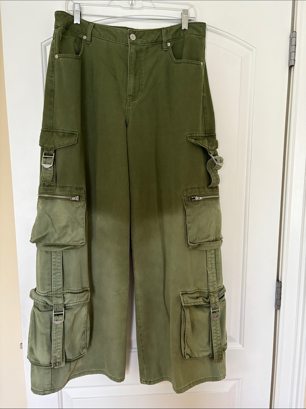 Forever 21 Women Olive Green Cargo Pants with Multiple Utility Pockets